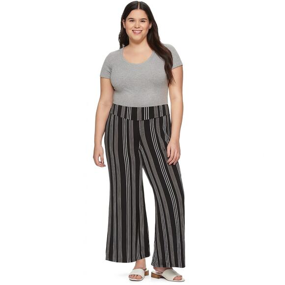 No Boundaries Juniors’ Size 19 Striped Pull-On Flare Pants Black White NWOT - Picture 1 of 5